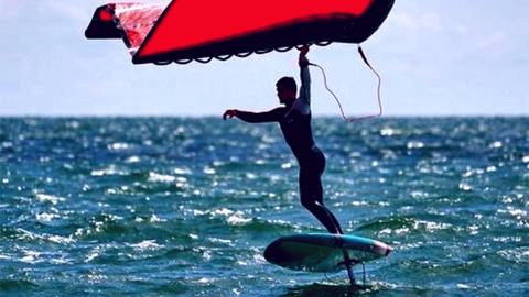 Wing Surfing: what’s this new sport all about and how to wingfoil?
