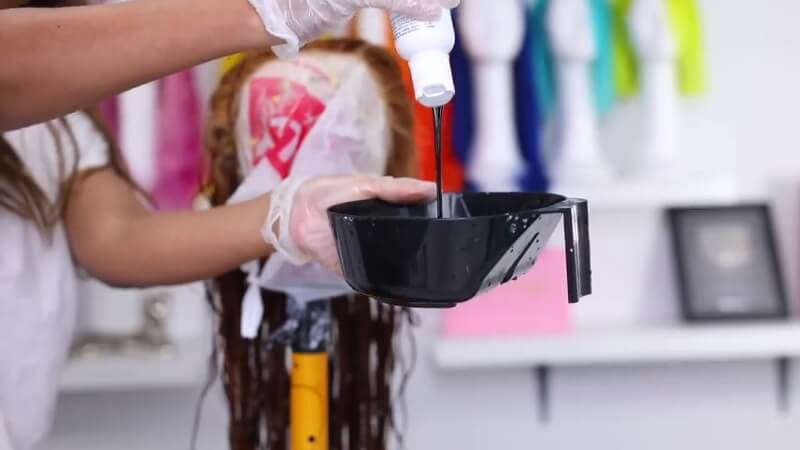 mix up the dye