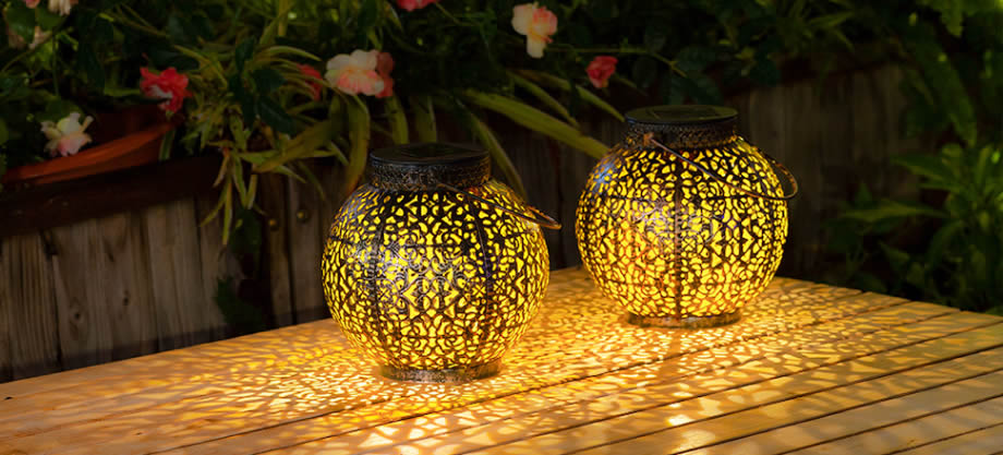 Retro red copper lantern waterproof solar light garden decoration