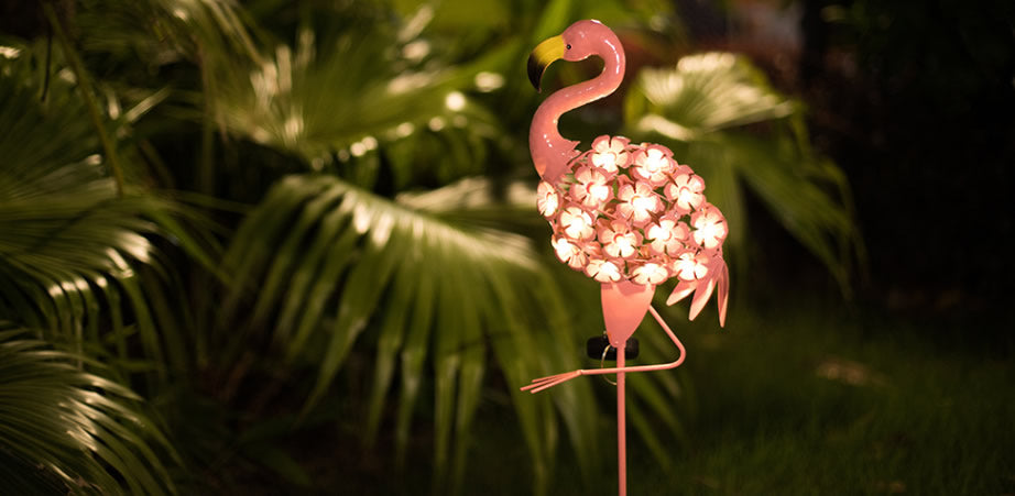 Garden pink flamingo solar light