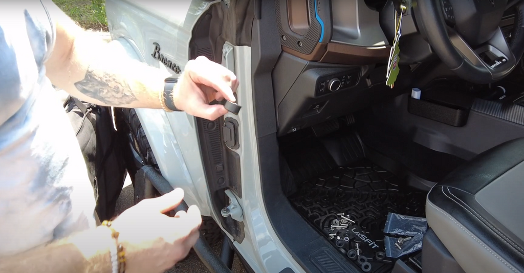 How To Remove The Ford Bronco Factory Doors To Mount The Tube Doors-Hooke Road 13