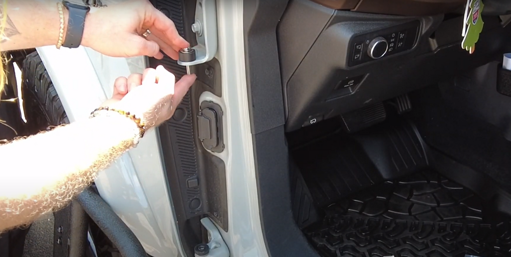 How To Remove The Ford Bronco Factory Doors To Mount The Tube Doors-Hooke Road 15