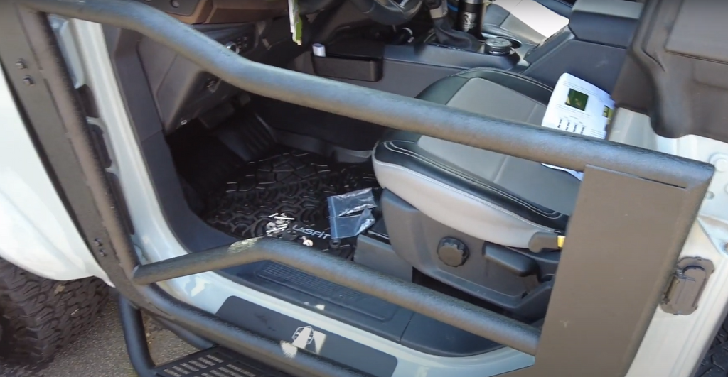 How To Remove The Ford Bronco Factory Doors To Mount The Tube Doors-Hooke Road 18