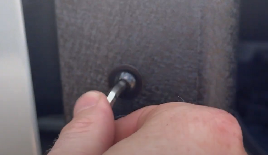 How To Remove The Ford Bronco Factory Doors To Mount The Tube Doors-Hooke Road 19