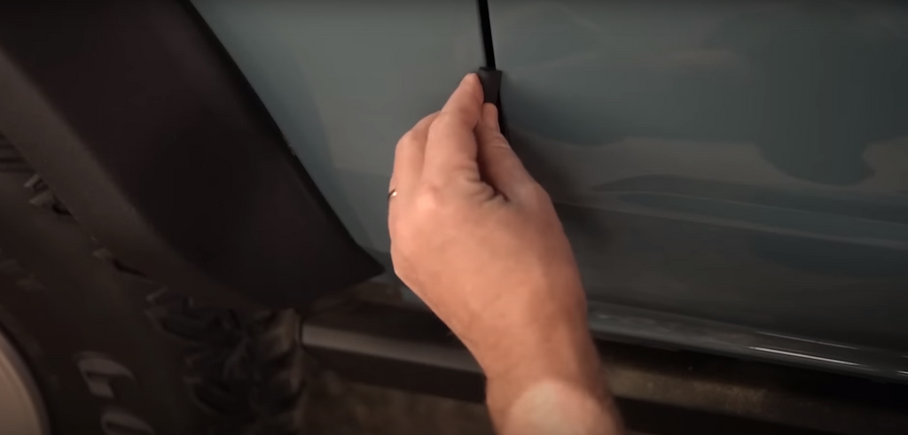 How To Remove The Ford Bronco Factory Doors To Mount The Tube Doors-Hooke Road 5