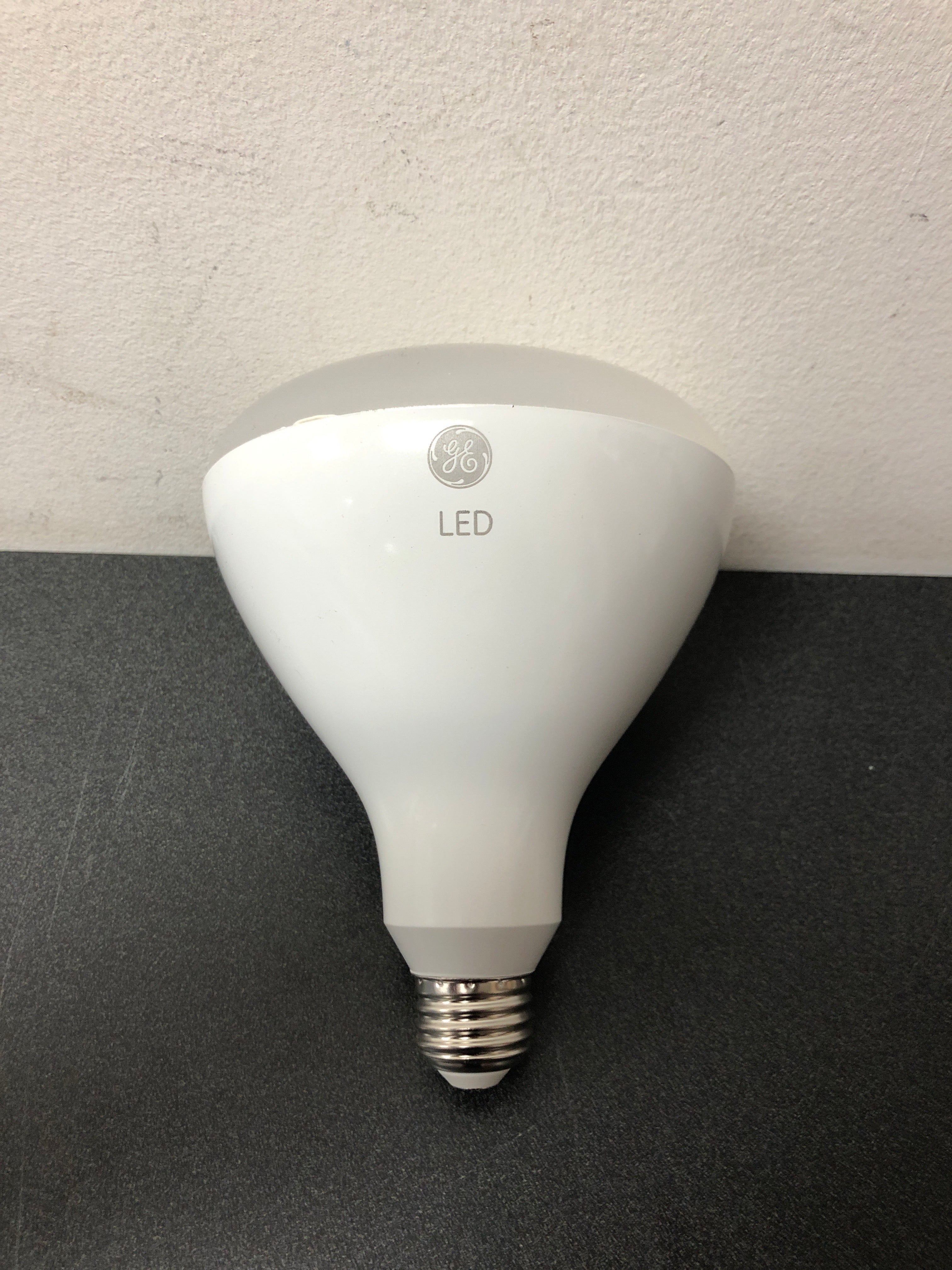 Ge 24261 led floodlight bulb, soft white, 1070 lumens, 13 watt - quantity 4