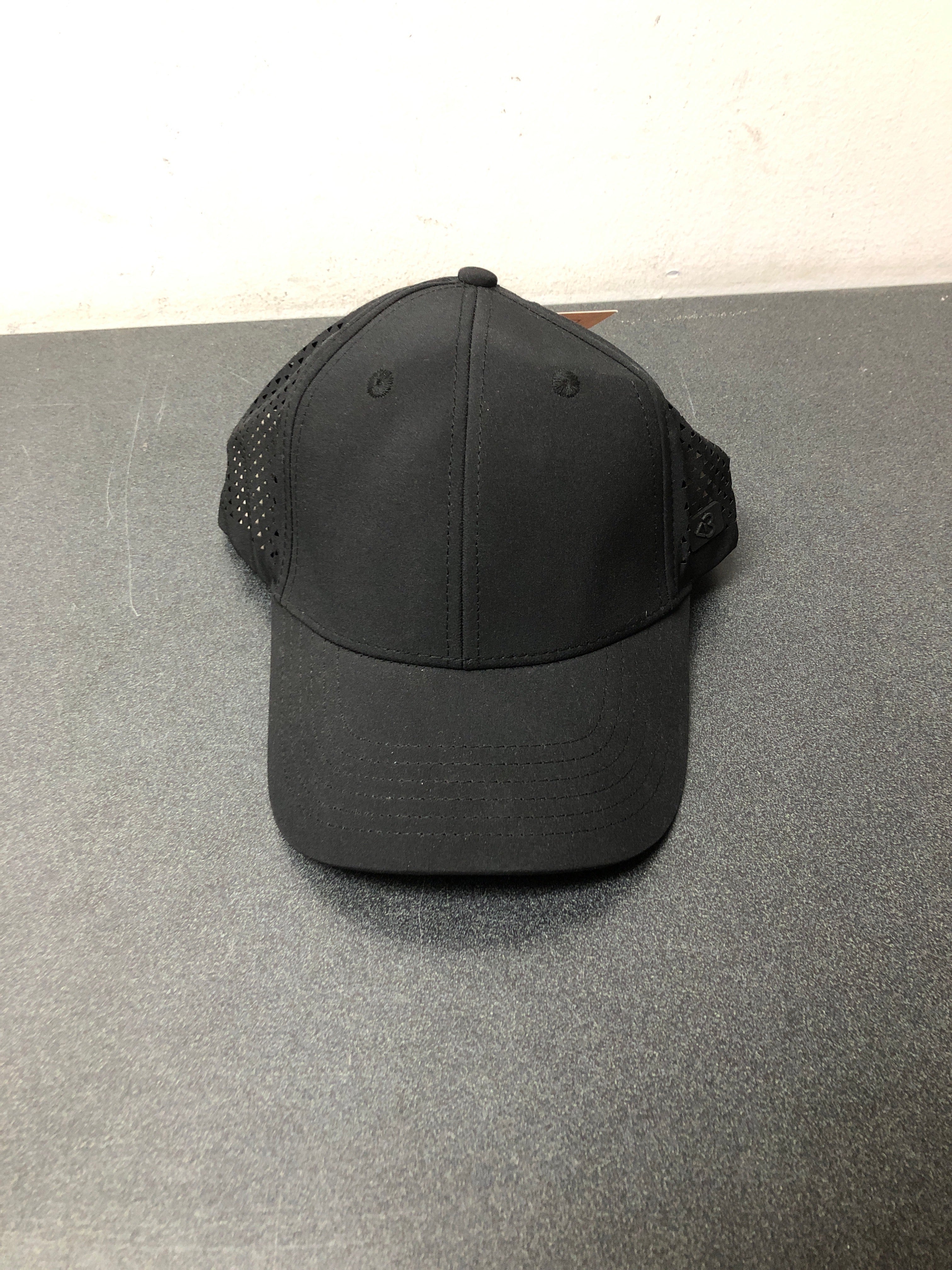 Blogilates sweat resistant hat - black