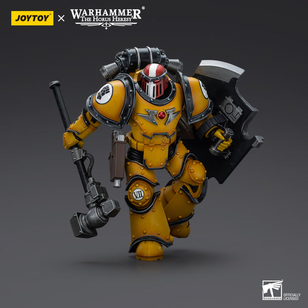 JOYTOY Warhammer 40.000 Action Figure 1/18 - Legionario Breacher Con Pistola Gravitonica (Pugni Imperiali, 12,2 Cm)