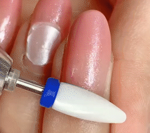 Elektrisk nagelborr i rosa, ergonomisk design för manikyr med justerbar hastighet, idealisk för nagelvård och konst.