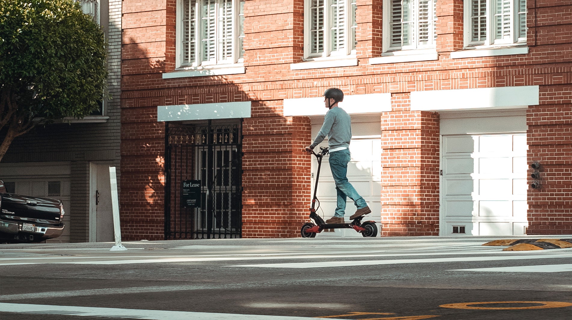 varla-electric-motor-scooter-with-dual-motor