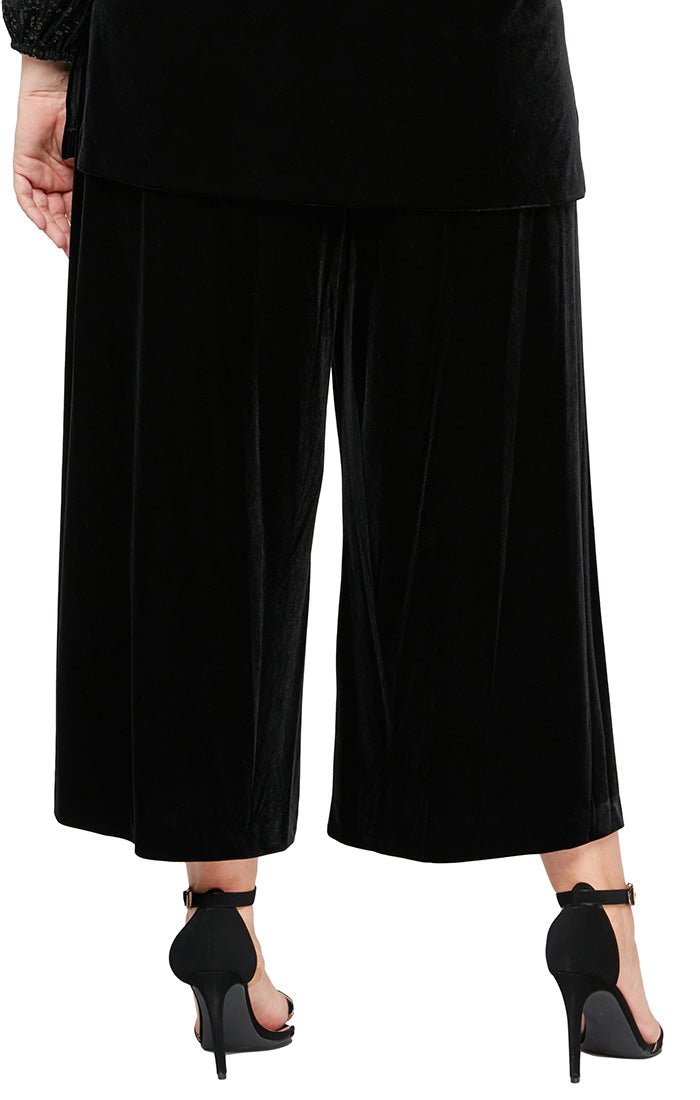 Plus - Wide Leg Cropped Velvet Pant