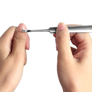 manicure with gel polish-cutting dead skin