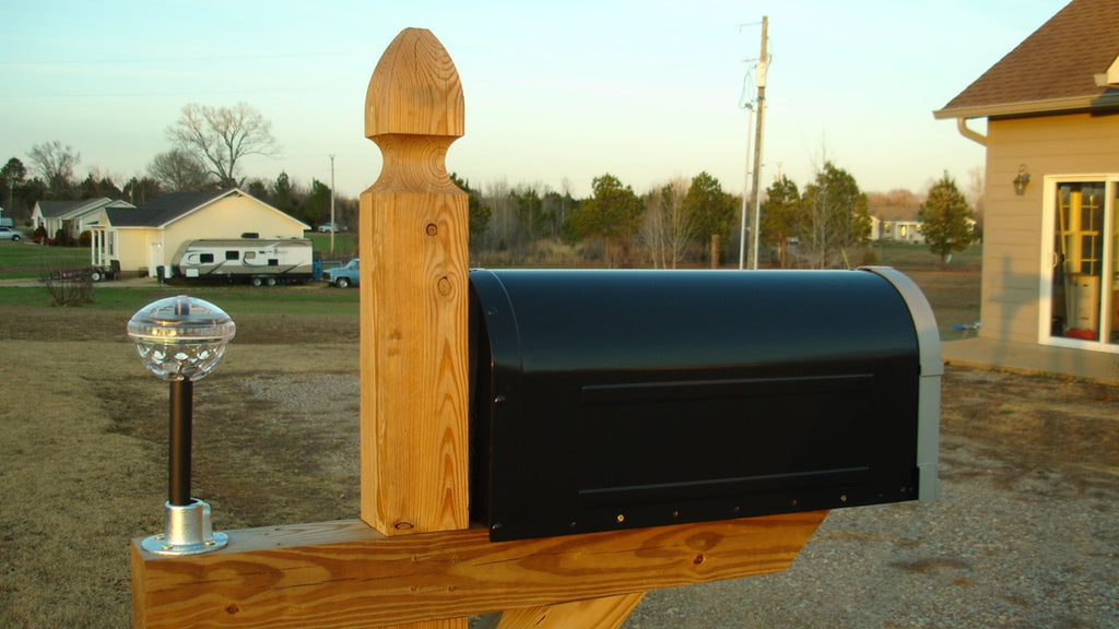 outdoor garden light as mailbox decoration