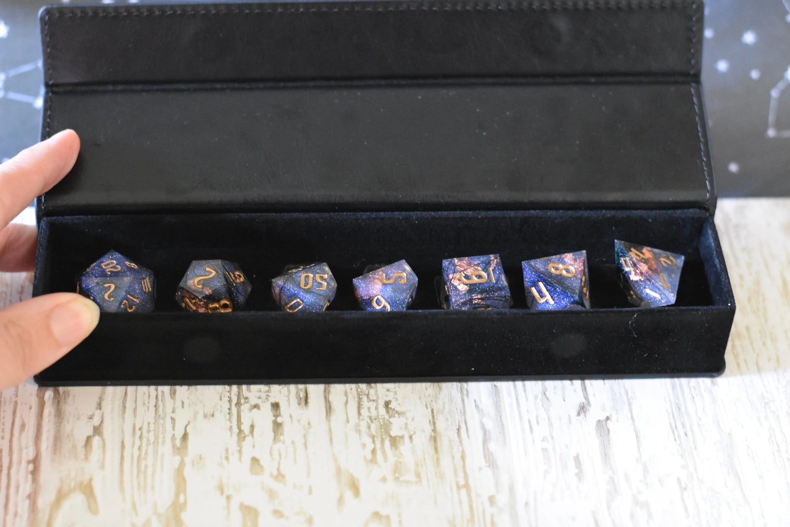 Magic Feather - 7 piece sharp-edge dice set