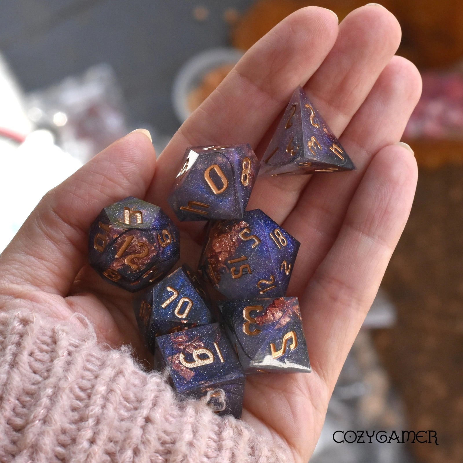 Magic Feather - 7 piece sharp-edge dice set