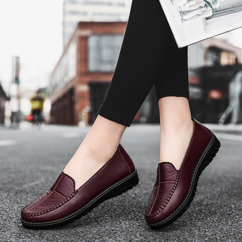 Summer Women Casual Shoes Leather Designer Women Sneakers Slip-on Ladies Loafers Shoes Lightweight Mom's Moccasins Zapatos Mujer
