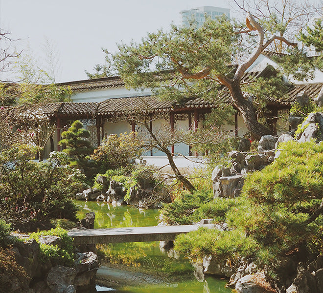 Taoism and Confucianism advocate nature, love of nature, the idea of "the unity of heaven and man" prompted people to pursue harmony with nature, the people and everything in heaven and earth as one inseparable