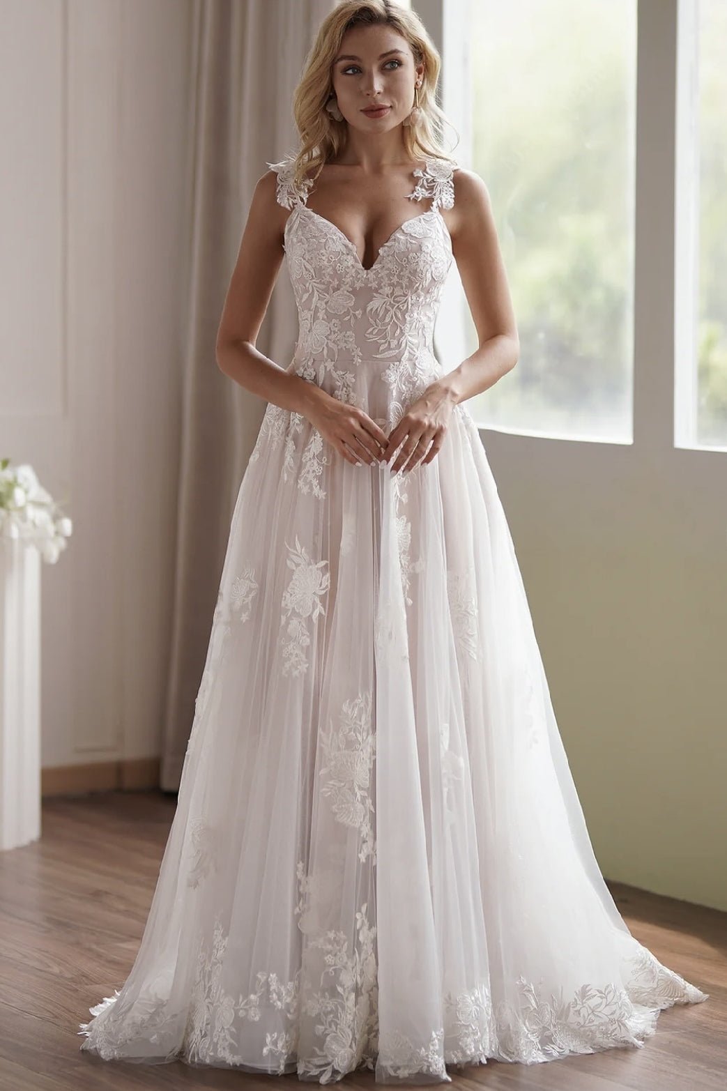 Delicate Shimmering Lace Embroidery A-Line Wedding Gown With Sweetheart Bodice