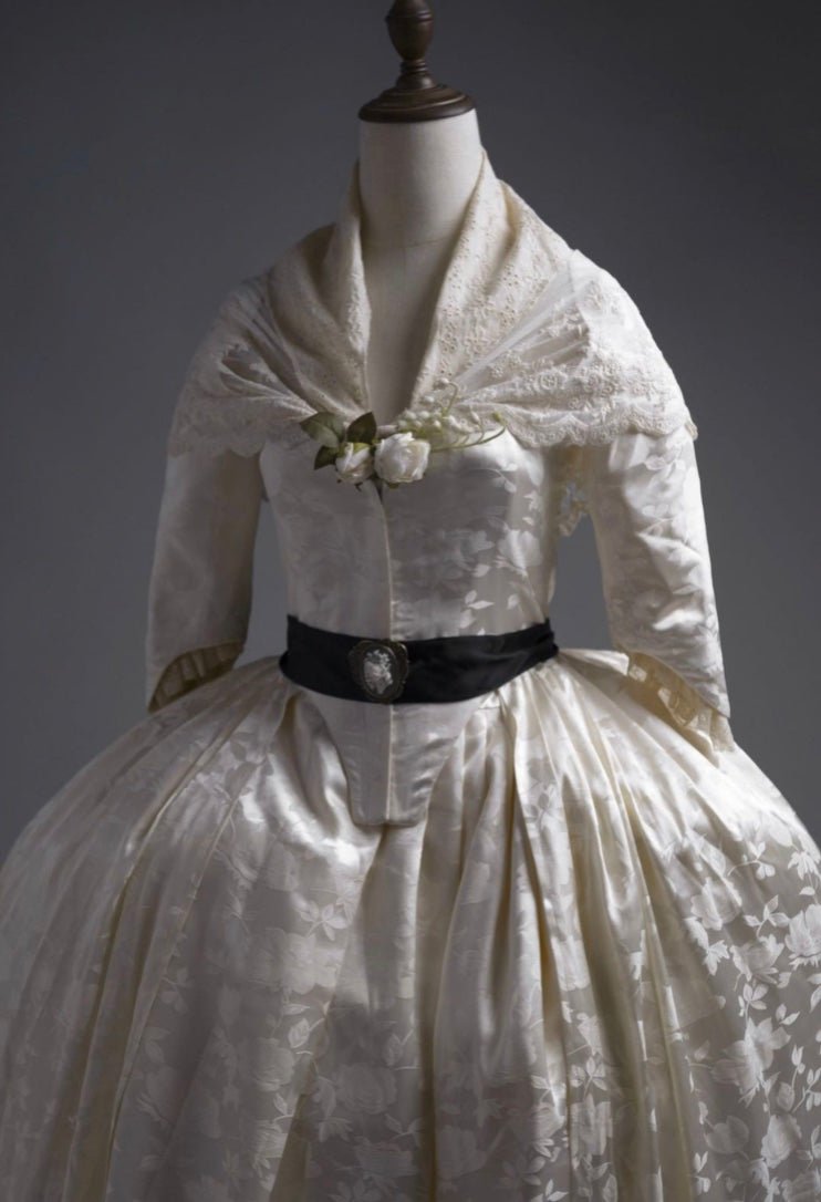 REGENCY ERA IVORY JACQUARD CORSET DRESS WITH LACE LONG SLEEVE - 1800S REGENCY BALL GOWN- PLUS SIZE
