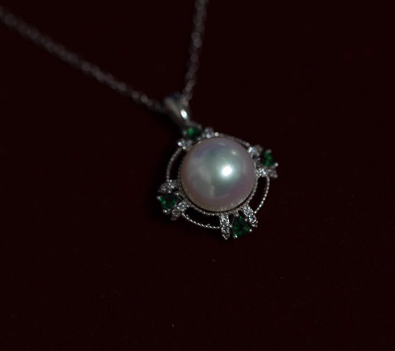 Vintage Sterling Silver Jadeite Necklace With 9-10mm Aurora Freshwater Pearl Pendant