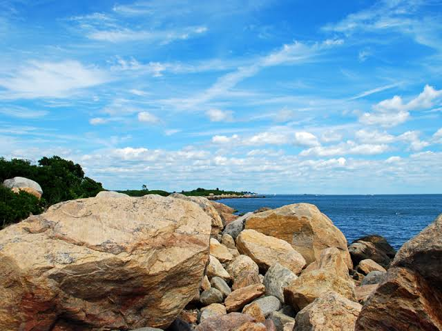 sea with rock