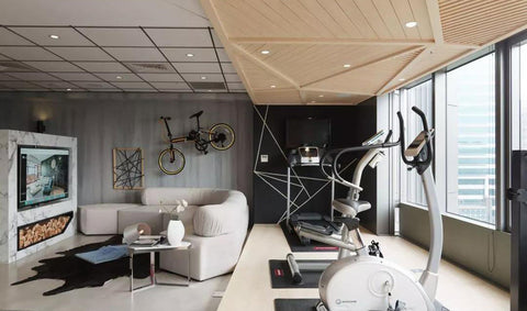 Laufbänder und Fahrräder