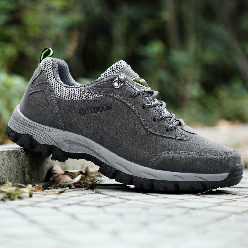 Sports and leisure hiking shoes for men