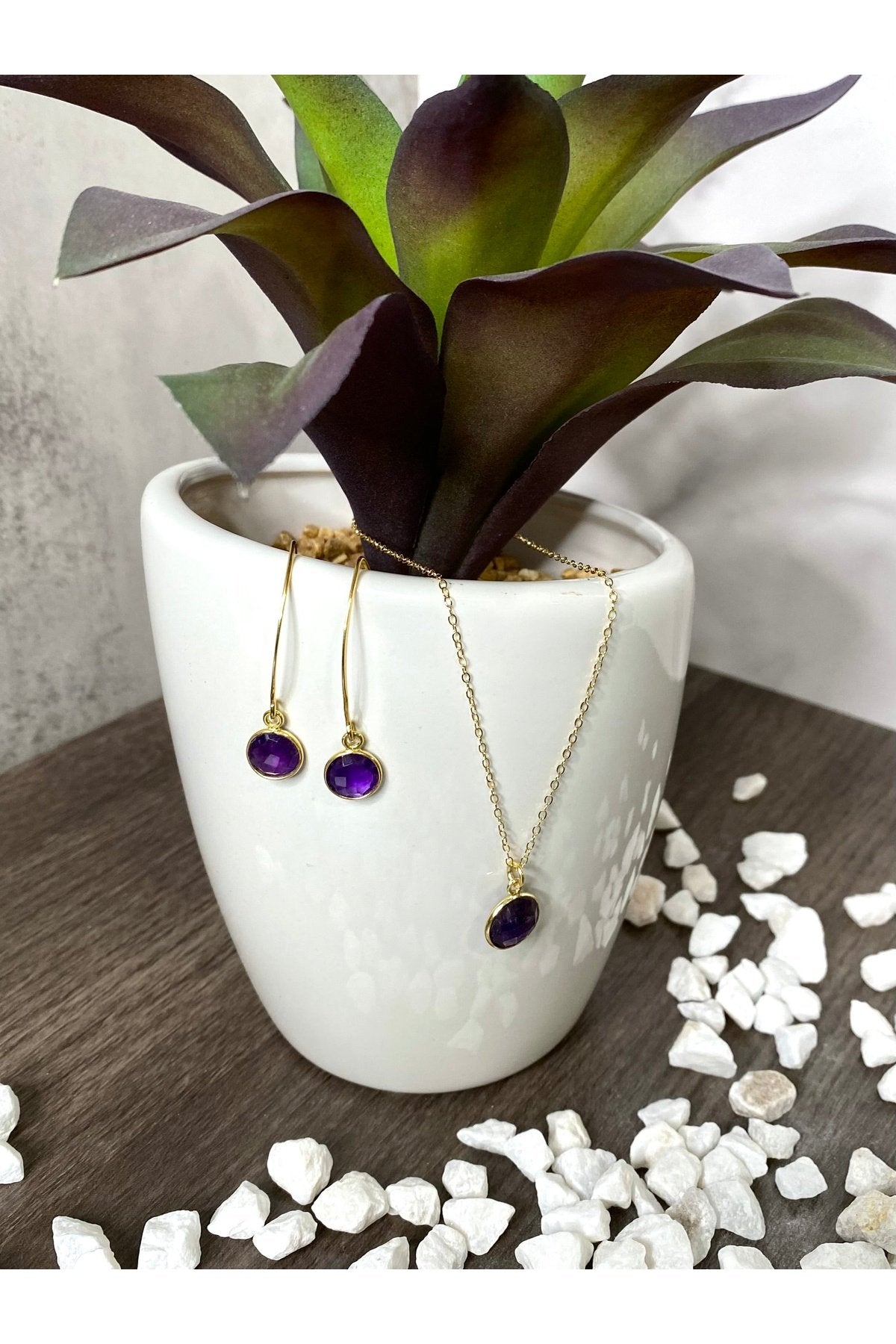 Round Amethyst Necklace in Gold