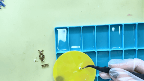 Añade diferentes elementos a las fichas de dominó