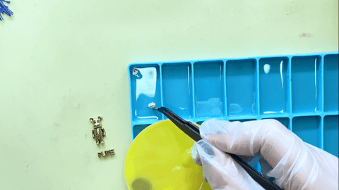 a simple diy :: resin dominoes using let's resin mold sets – the