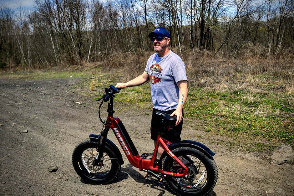 Handsome-man-with-hovbeta-ebike