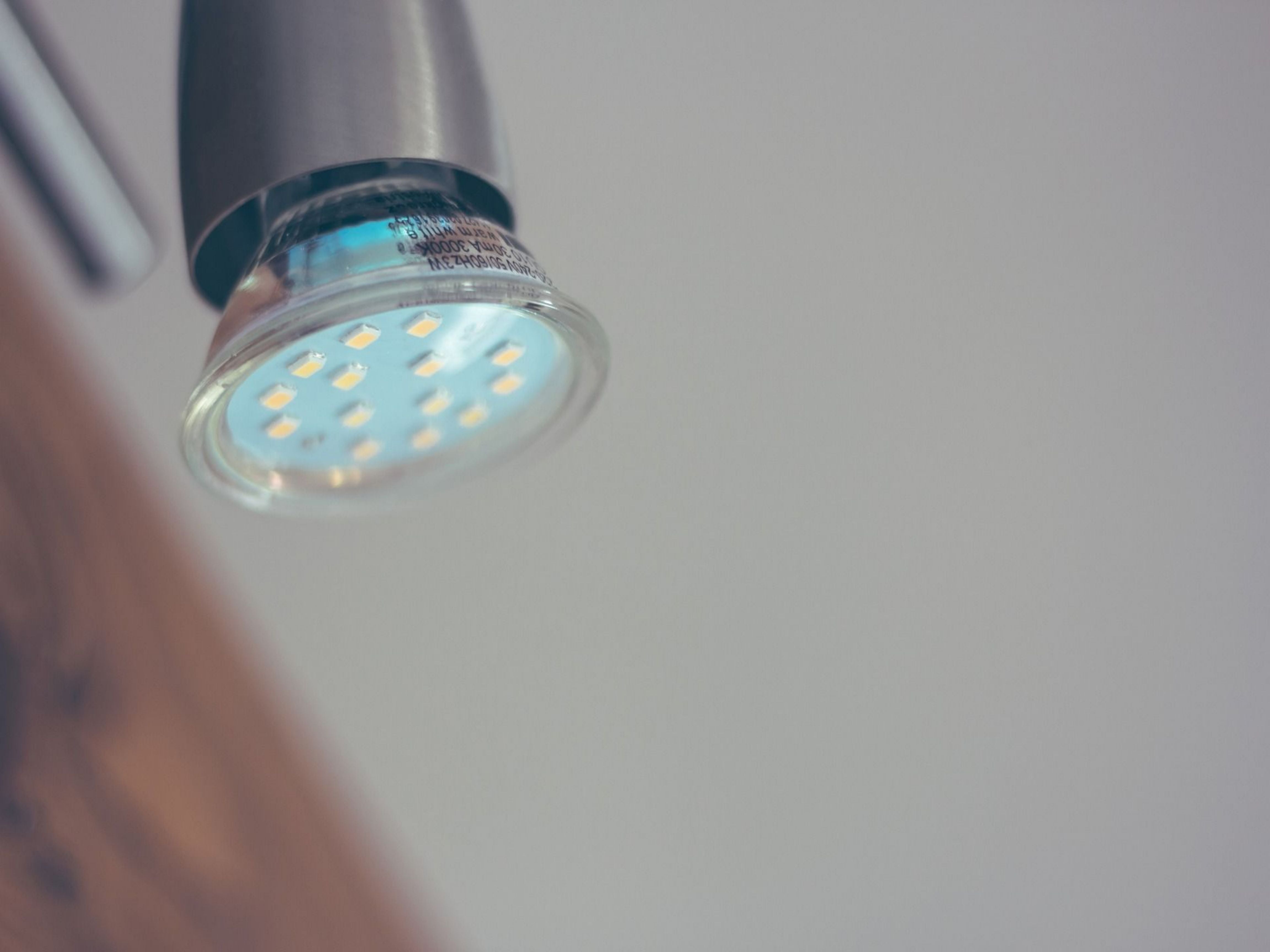هل تعرف متى أصبحت أضواء LED شائعة
