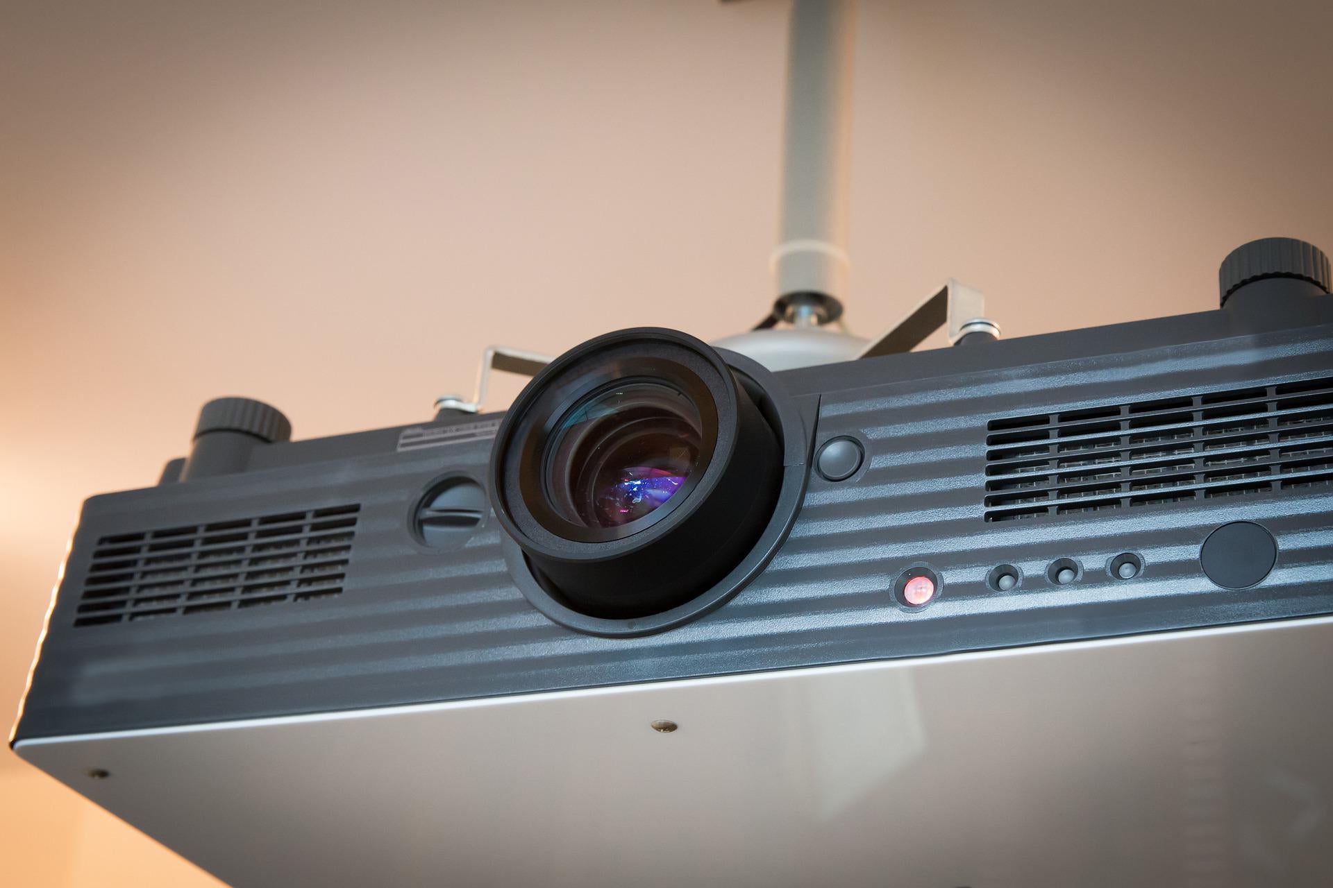 What is the imaging principle of the projector lens?