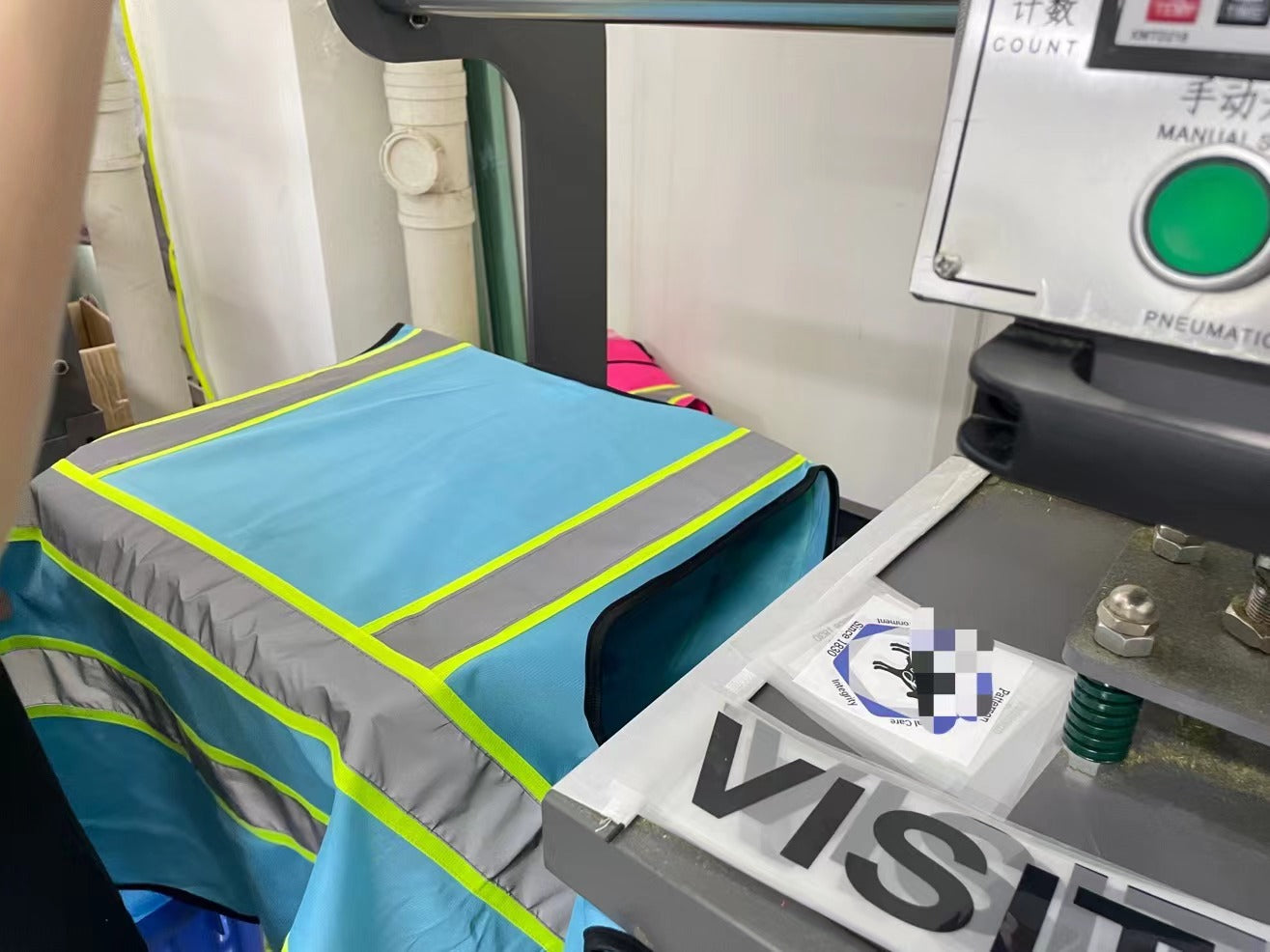 Free custom safety vest hi vis reflective vest mesh with company logo pockets zipper personalized printed Customize cheap construction traffic security work vest class 3 yellow green red pink black blue orange color no minimum S M L XL XXL ANSI/ISEA 107 Class 2