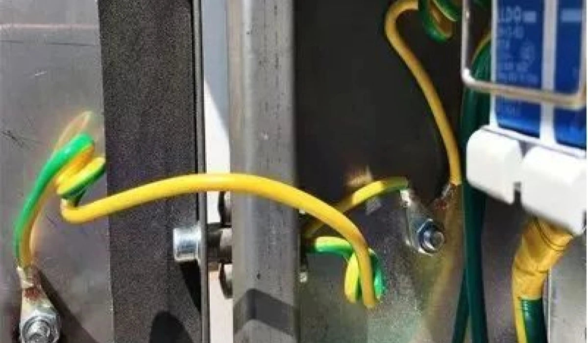 Jumper-wires-should-be-used-between-the-cabinet-door-and-cabinet-body