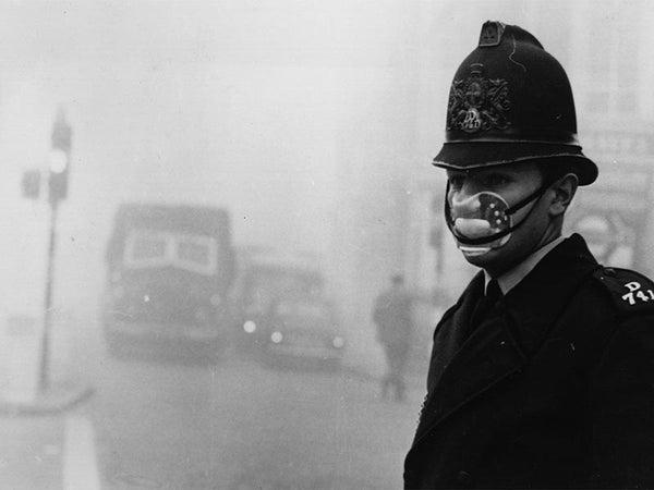 London shrouded in poisonous smog in 1952