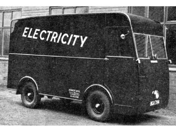 The milk-delivery electric car produced by W&E