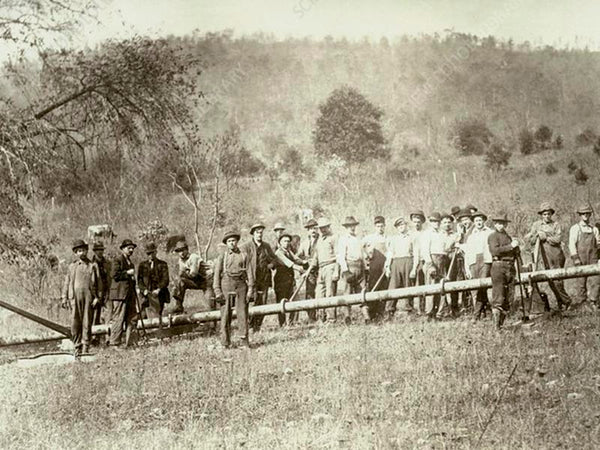 U.S. workers build early oil pipelines