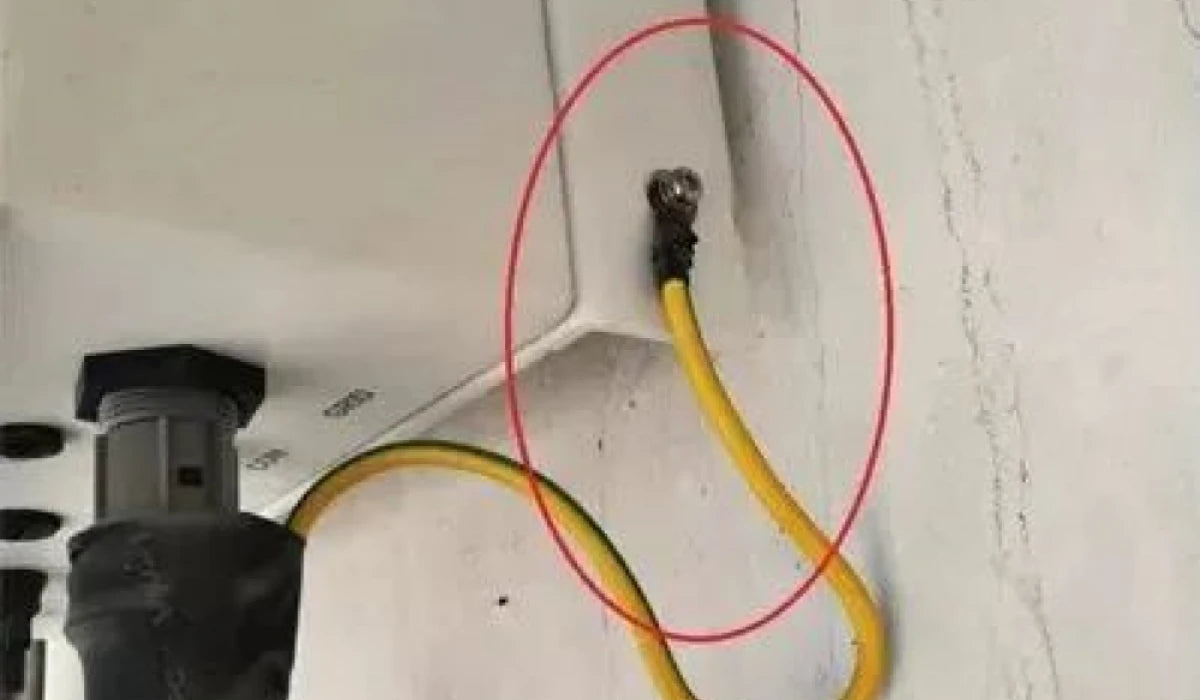 grounding-hole-on-the-right-side-of-the-inverter-body-for-repeated-grounding