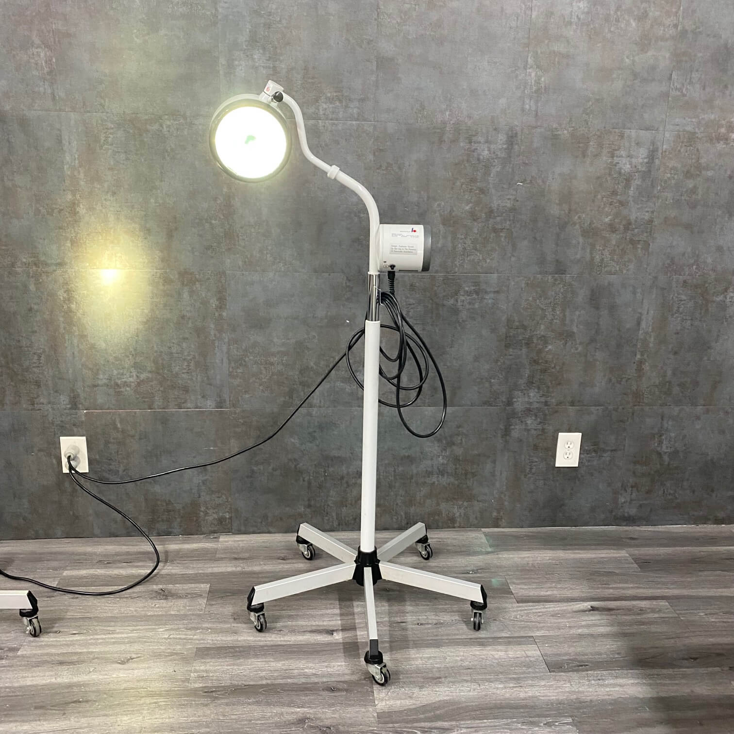 Berchtold Chromophare C 200 Mobile Examination Light