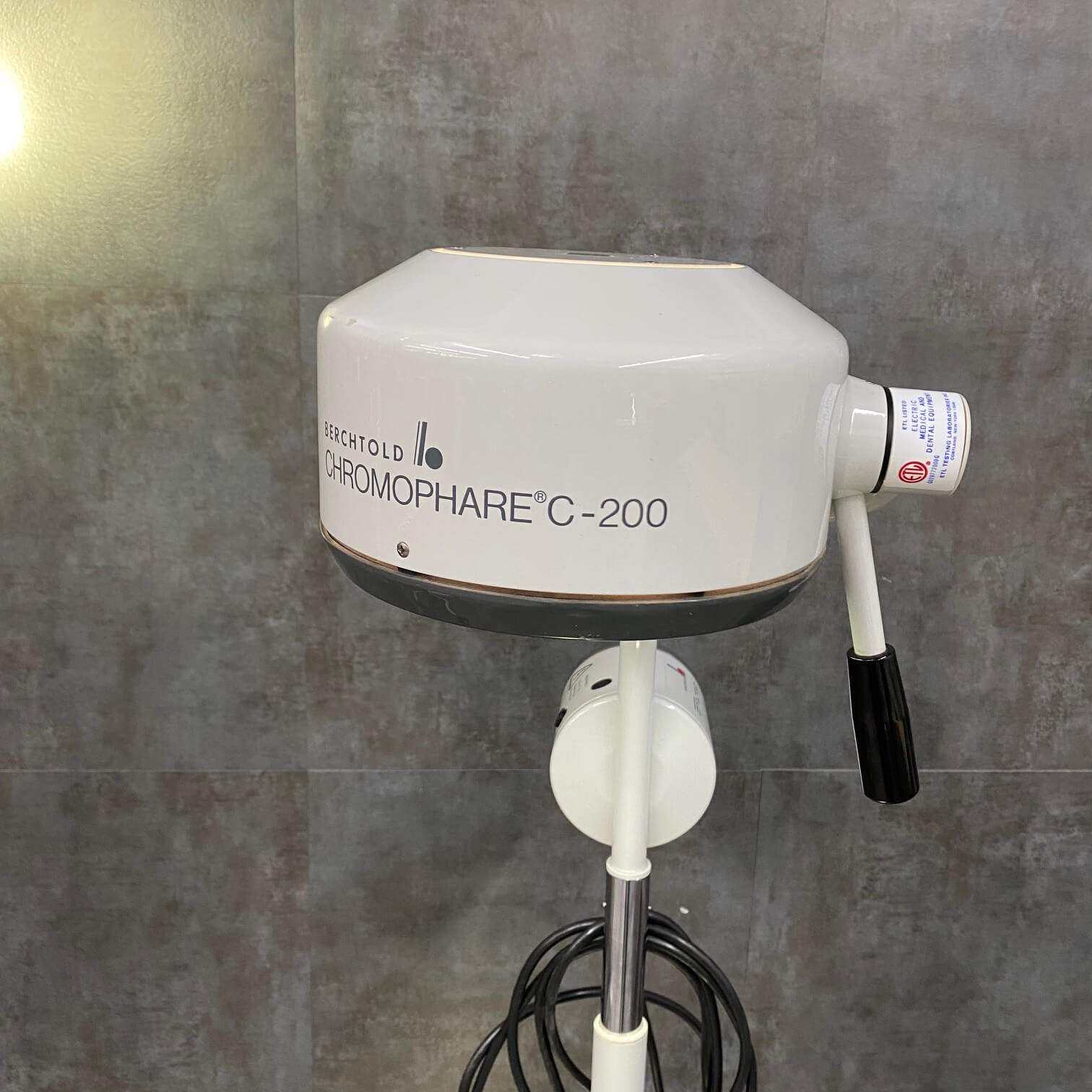 Berchtold Chromophare C 200 Mobile Examination Light