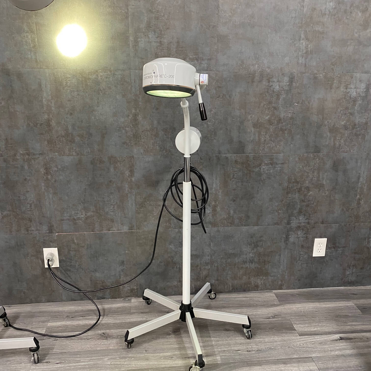 Berchtold Chromophare C 200 Mobile Examination Light