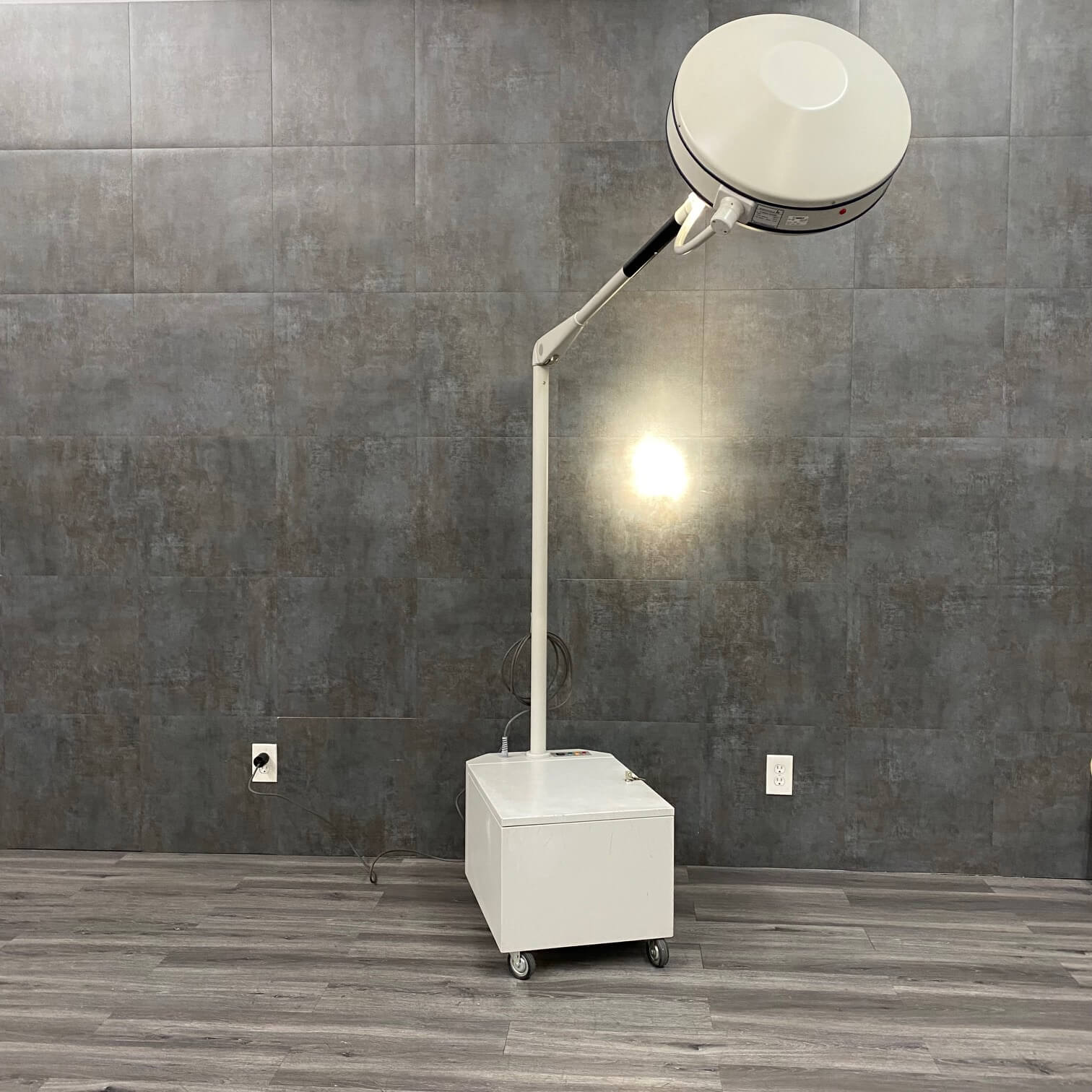 Birchtold Chromophare C 452 Mobile Surgical Light