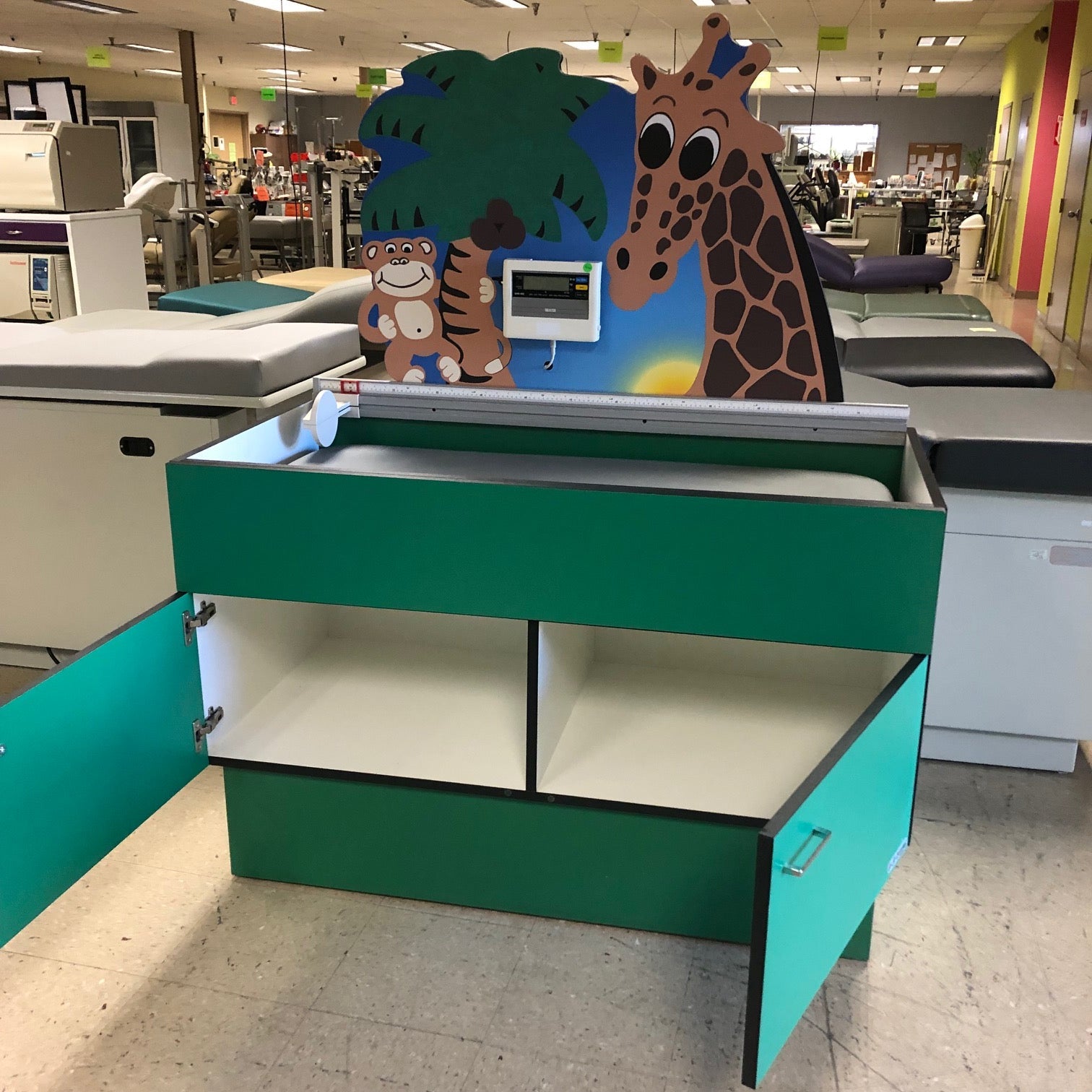 GoodTime Giraffe Pediatric Table