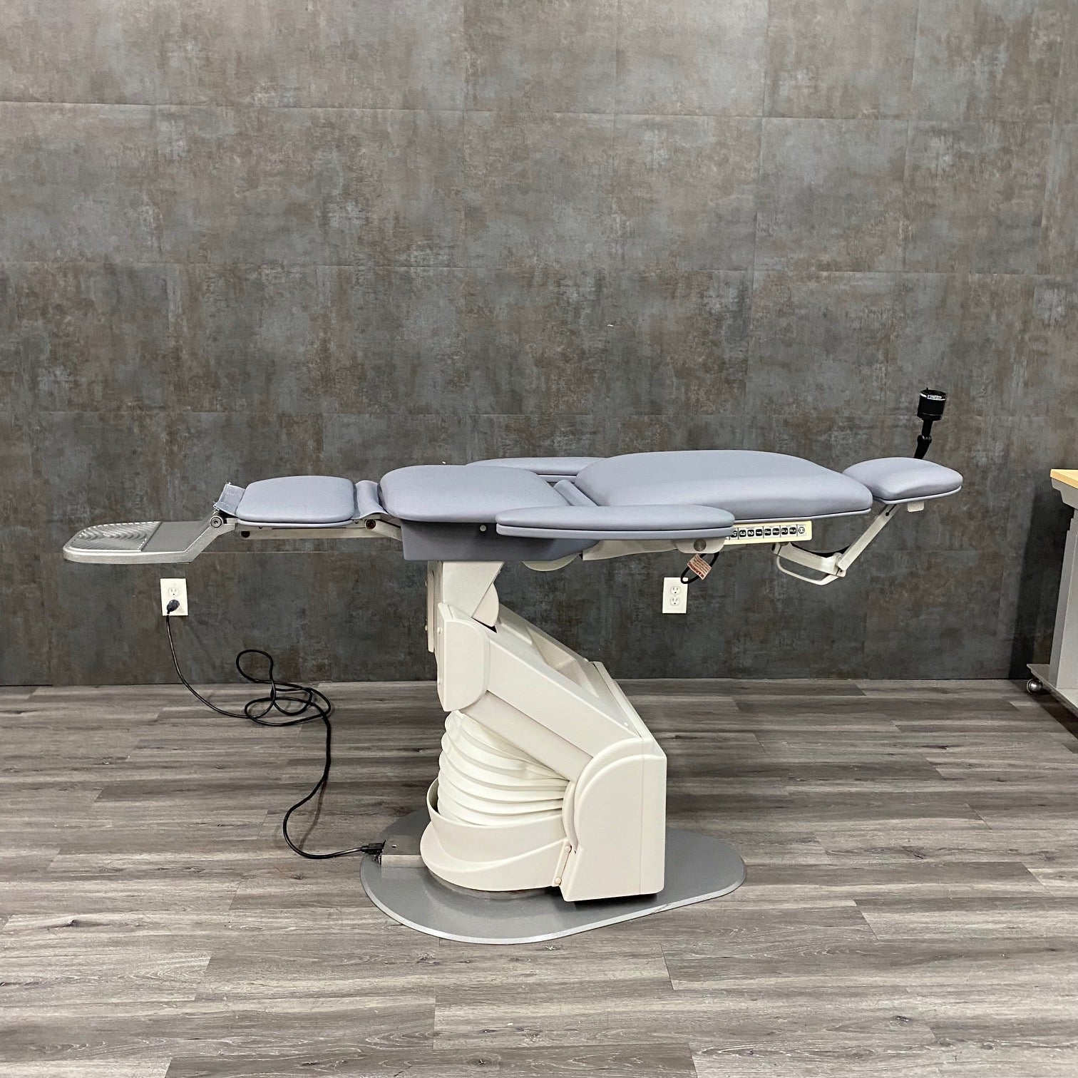 Global SMR MAXI 2700 Exam Chair