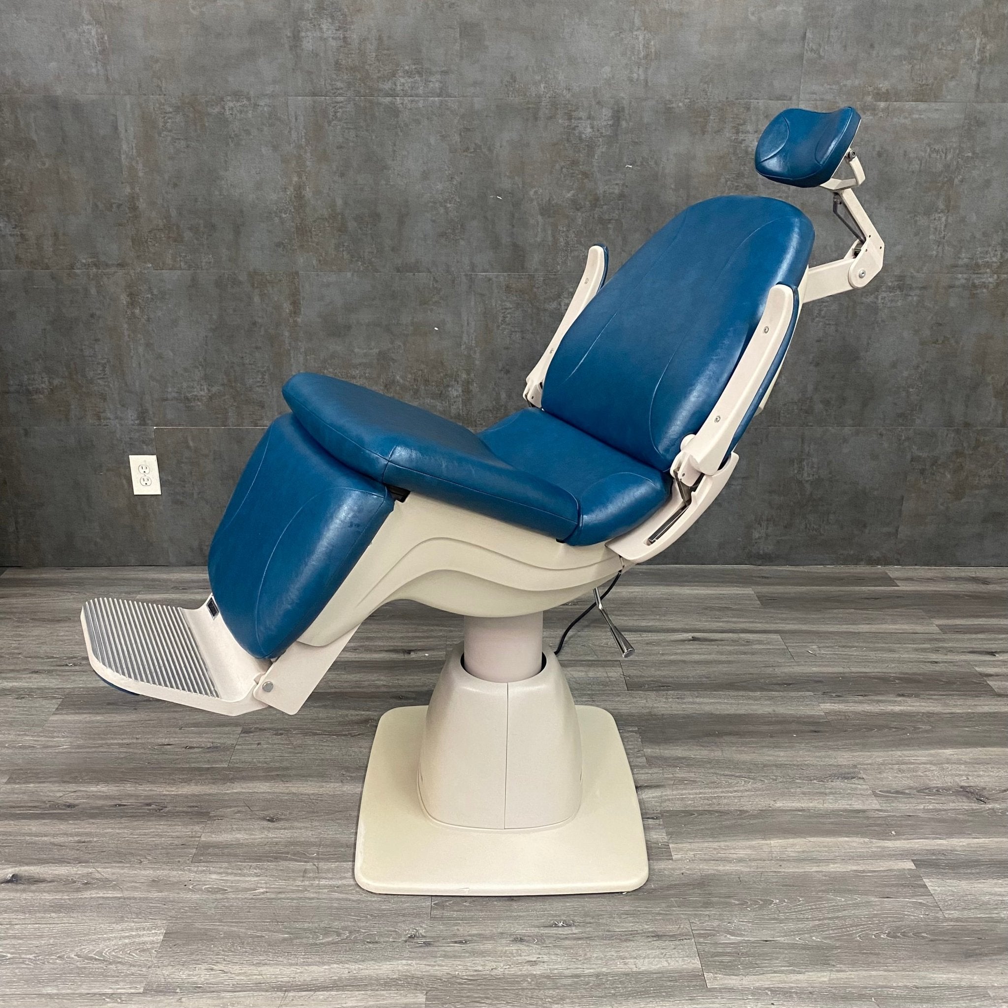 Reliance 920 FX Exam Chair