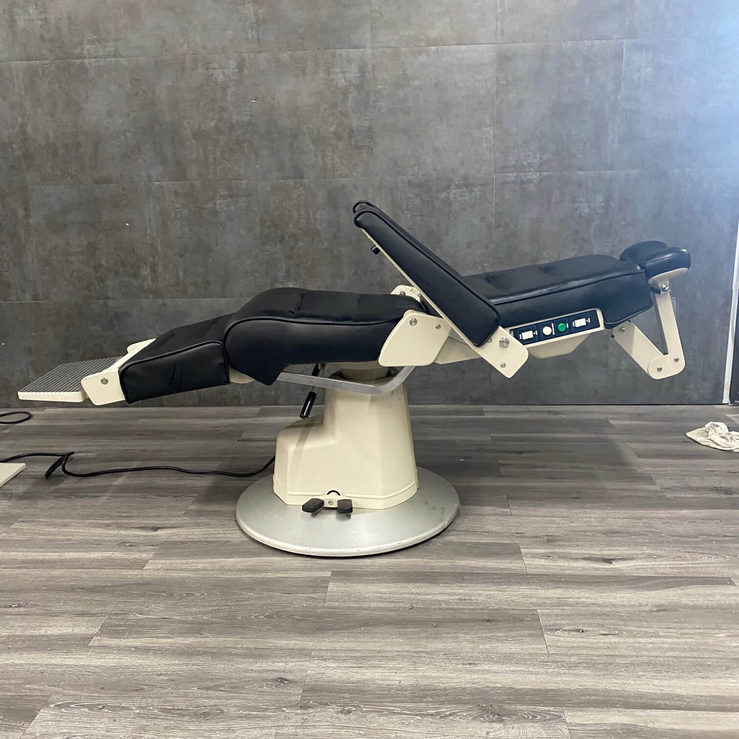 TopCon Chair and Stand