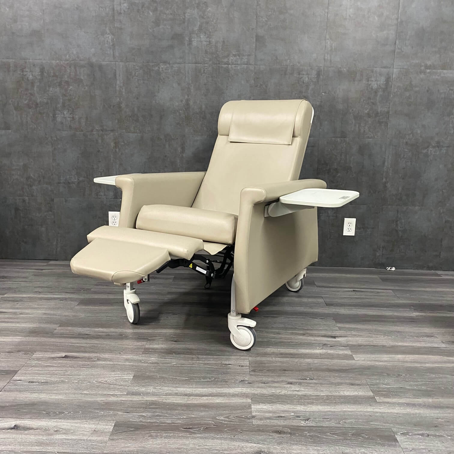 Winco 6940 Clinical Recliner with Swing Arms