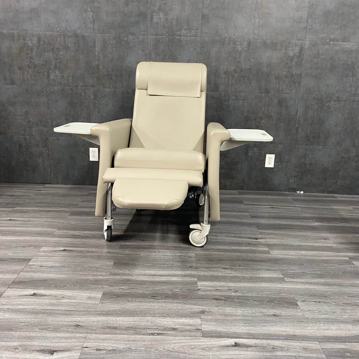 Winco 6940 Clinical Recliner with Swing Arms