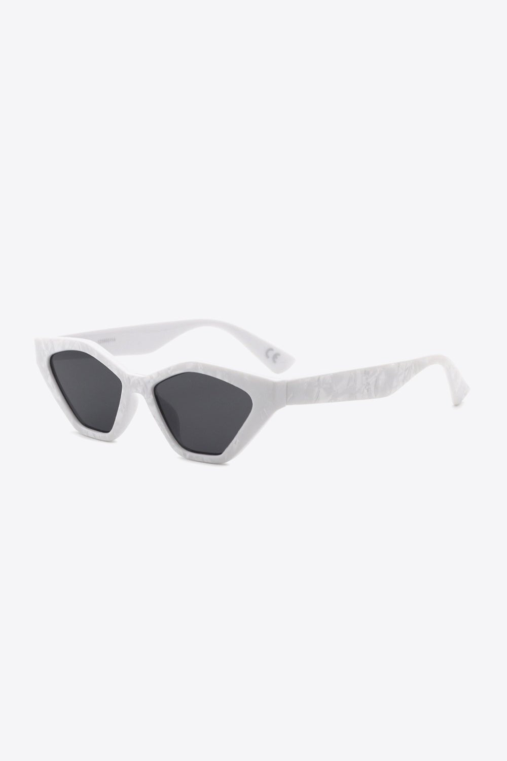 Sunglasses in Cat Eye Design with Polycarbonate Lenses
